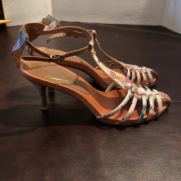 Cindy says couture heels - Picture 1 of 8